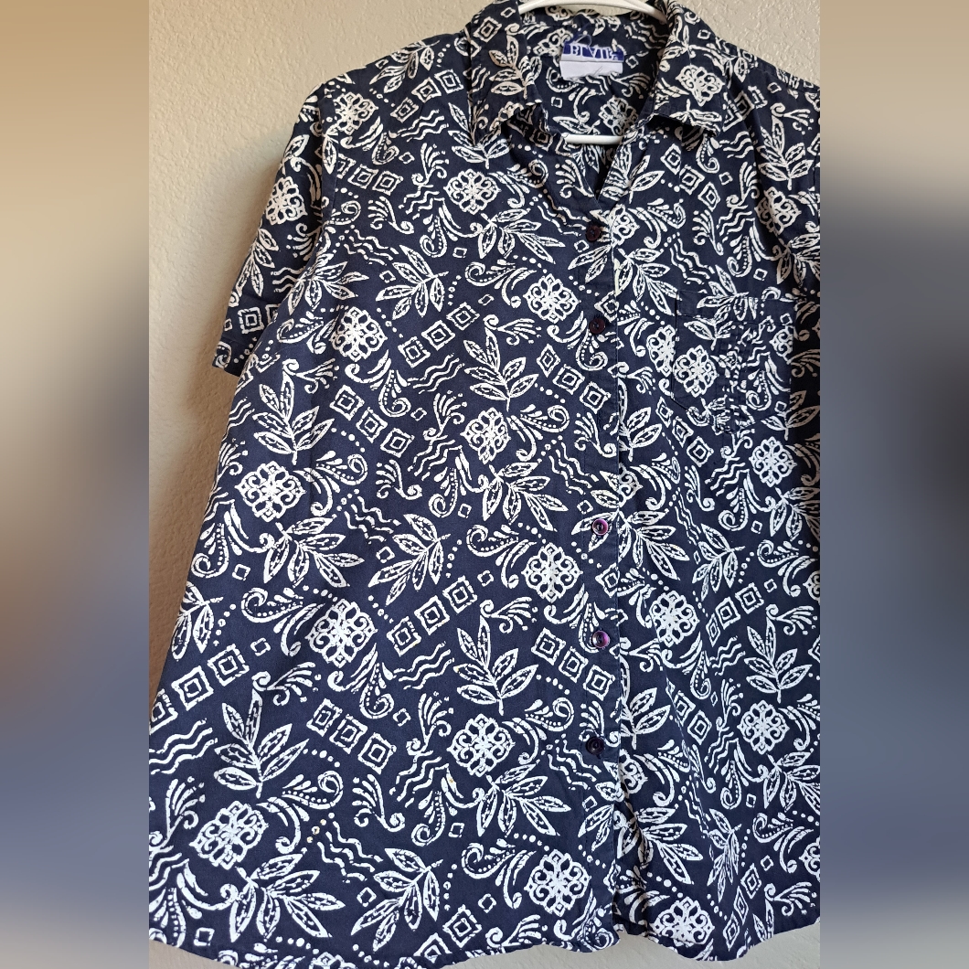 Blair Vintage Womans Blue White Hawaiian Print Button Down Top — image 2 of 6